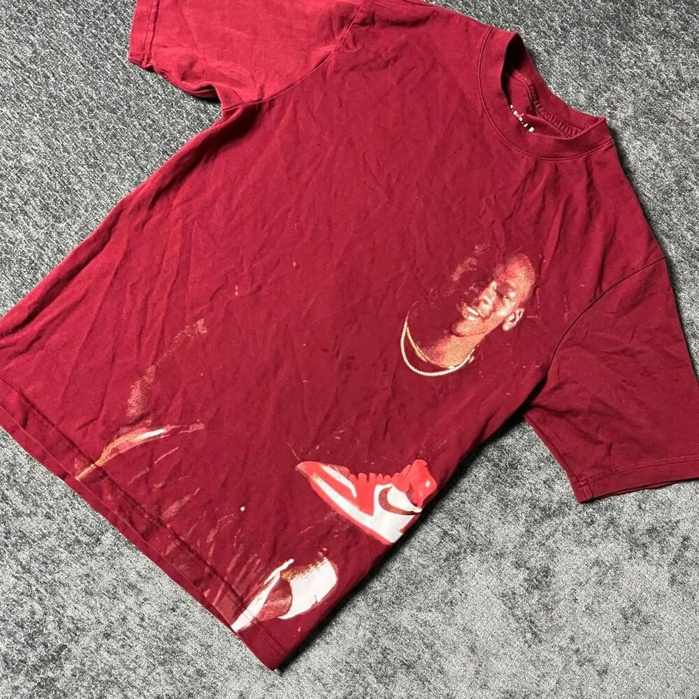 Jordan Men's Red and Burgundy T-shirt